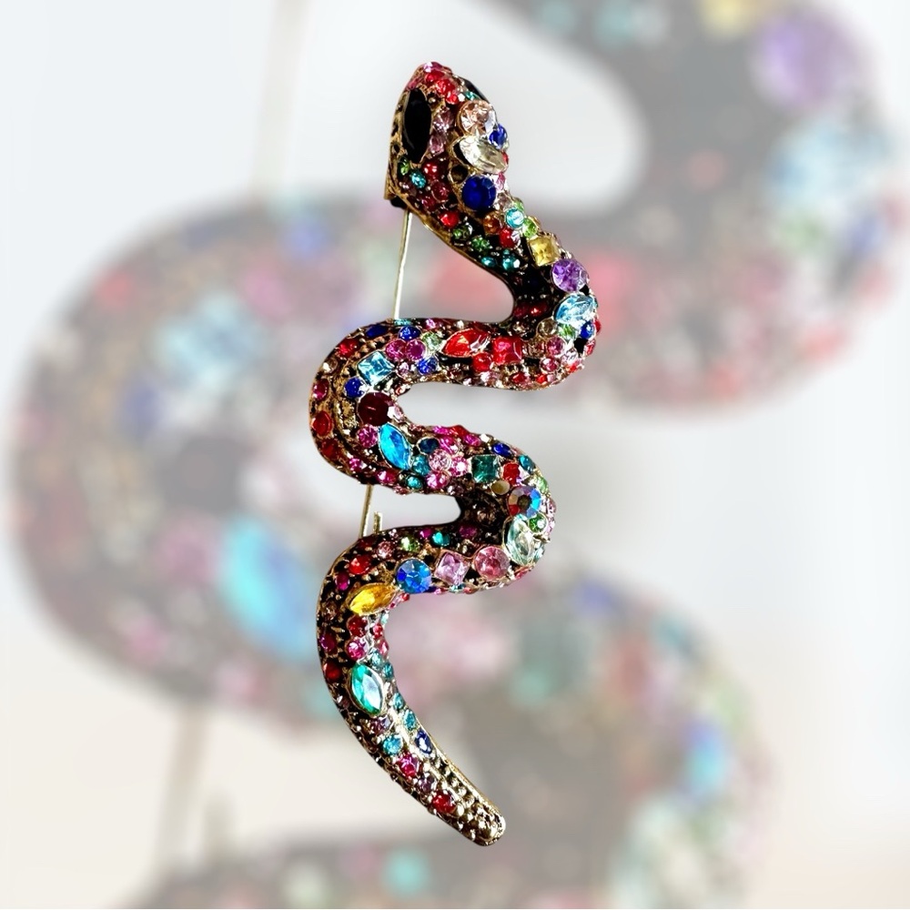 Snake pin brooch multicolored rhinestones, beautiful reptile NWOT